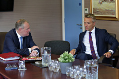 Andrew Lynas MD of Lynas Foodservices with Minister of State for N.Ireland Conor Burns at the Lynas' premises at Loughanhill Industrial Estate. 03 Minister at Lynas'